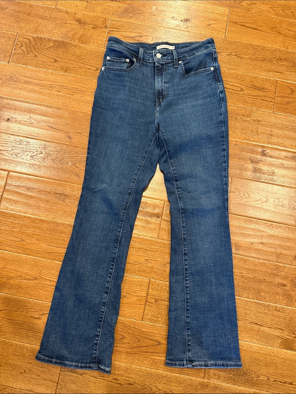 Levi’s 725 High Rise Bootcut jeans
